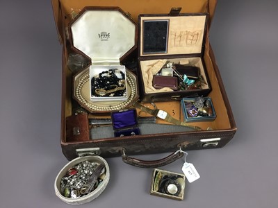 Lot 617 - A COLLECTION OF VICTORIAN AND LATER COSTUME JEWELLERY AND WATCHES