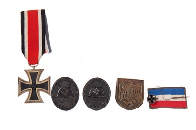 Lot 1406 - TWO THIRD REICH WOUND BADGES THIRD CLASS