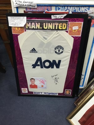 Lot 195A - A FRAMED MANCHESTER UNITED F.C. JERSEY