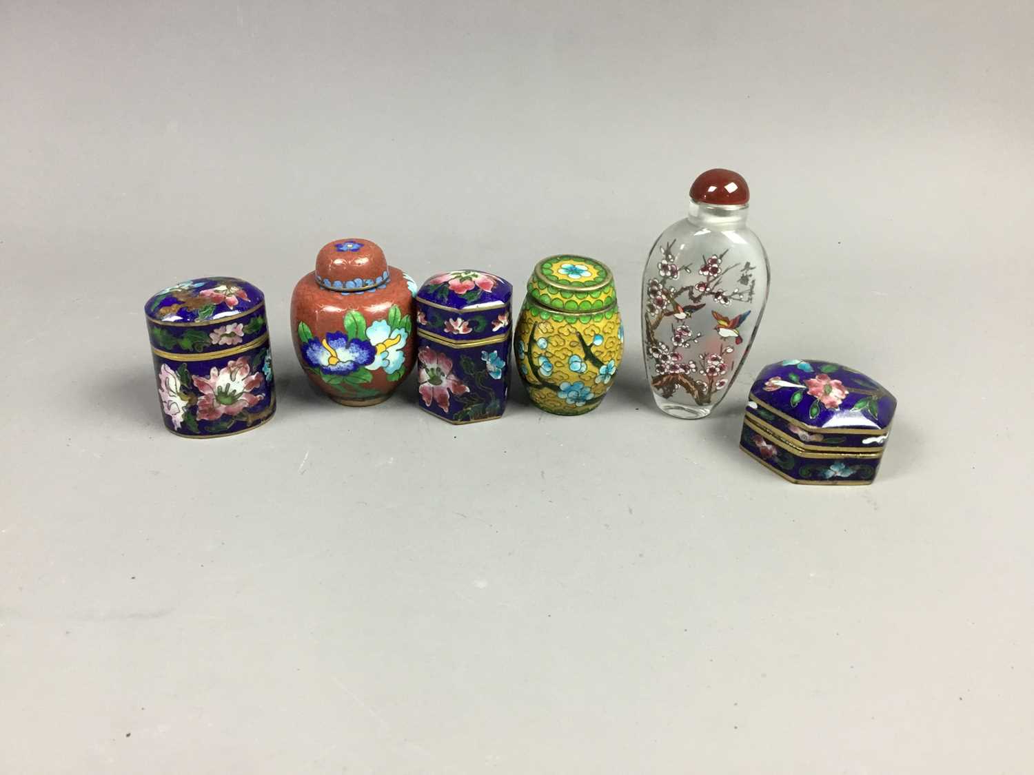 Lot 75 - A MINIATURE CHINESE CLOISONNE GINGER JAR AND OTHER ASIAN ITEMS