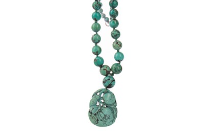 Lot 1657 - A LATE 19TH/ EARLY 20TH CENTURY CHINESE TURQUOISE GRADUATED BEAD NECKLACE