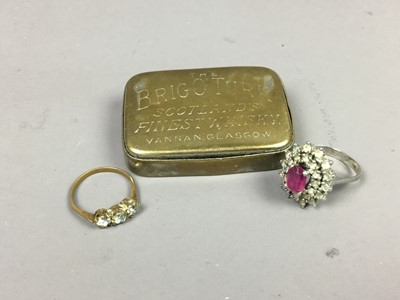 Lot 8 - A SILVER GEM SET CLUSTER RING ALONG WITH ANOTHER RING AND A VESTA CASE