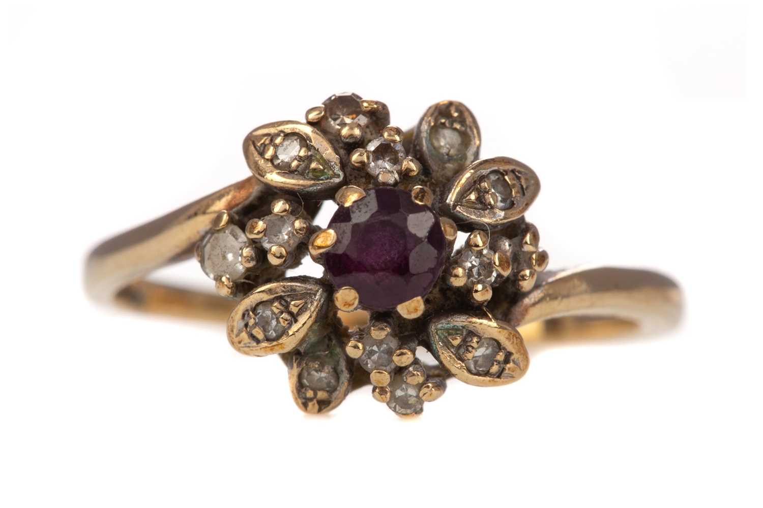 Lot 307 - A GARNET AND DIAMOND CLUSTER RING