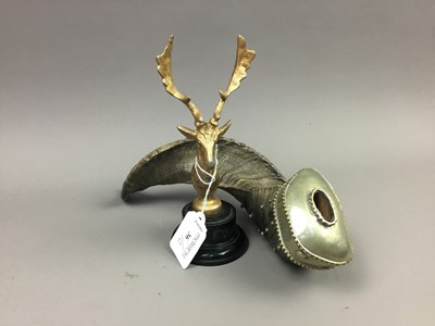 Lot 36 - A HORN SNUFF MULL ALONG WITH A GILT METAL STAG'S HEAD
