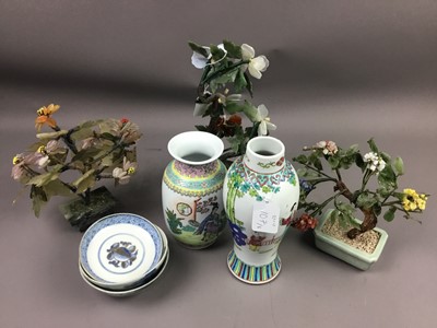 Lot 107 - A LOT OF FIVE CHINESE HARDSTONE FLOWER DISPLAYS AND OTHER ITEMS