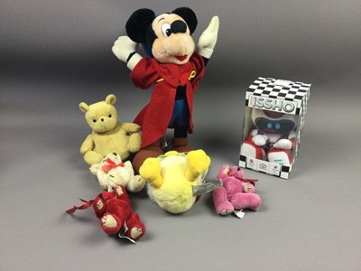 Lot 204 - A LOT OF SOFT TOYS