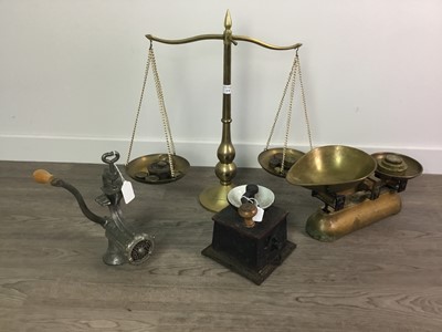 Lot 270 - A COFFEE GRINDER, SCALES, MIXED WEIGHTS AND OTHER ITEMS