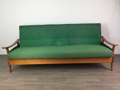 Lot 223 - A MID CENTURY BEDSETTEE