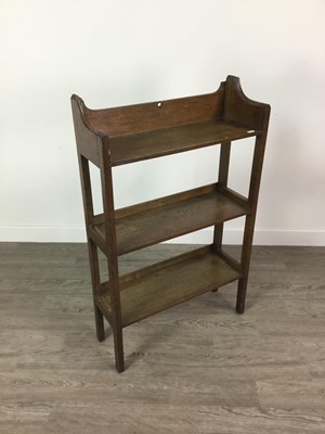 Lot 227 - AN EARLY 20TH CENTURY OAK OPEN BOOKRACK