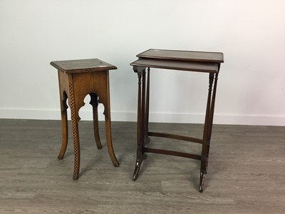 Lot 234 - AN EARLY 20TH CENTURY OAK PLANT PEDESTAL AND A NEST OF TWO TABLES