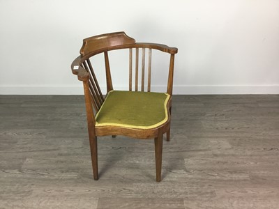 Lot 235 - AN EARLY 20TH CENTURY OAK CORNER ARMCHAIR