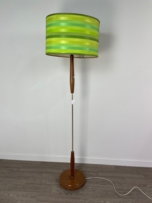 Lot 238 - A MID CENTURY POLISHED WOOD AND BRASS STANDARD LAMP