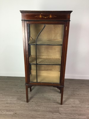 Lot 220 - AN EDWARDIAN INLAID MAHOGANY DISPLAY CABINET