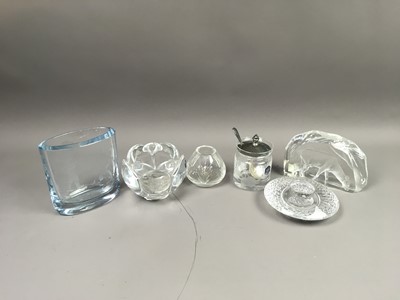 Lot 316 - A SCANDINAVIAN GLASS VASE AND OTHER GLASS WARE