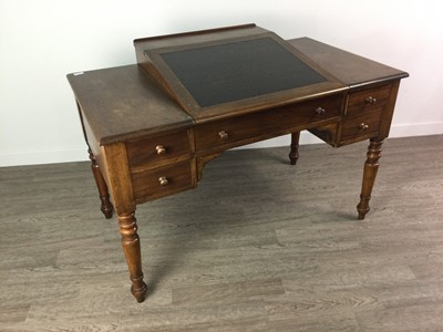 Lot 296 - A 19TH CENTURY MAHOGANY KNEEHOLE DESK