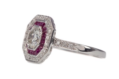 Lot 883 - A RUBY AND DIAMOND RING