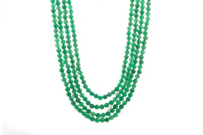 Lot 926 - AN EMERALD BEAD NECKLACE