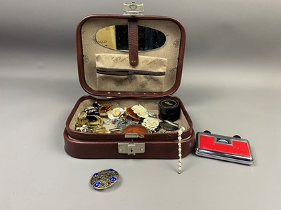 Lot 407 - A LOT OF SCOTTISH AGATE BROOCHES CONTAINED IN A JEWELLERY BOX