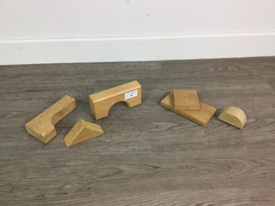 Lot 409 - A LOT OF CHILDREN'S WOOD BUILDING BLOCKS