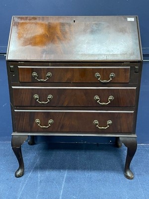 Lot 391 - A MAHOGANY WRITING BUREAU