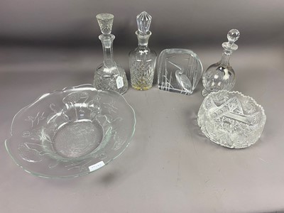 Lot 343 - A LOT OF CRYSTAL AND GLASS