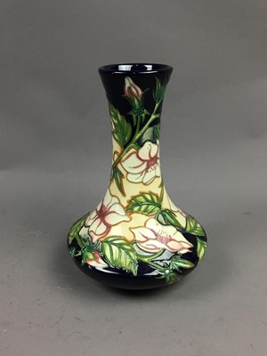 Lot 350 - A MODERN MOORCROFT TUBE LINED VASE AND OTHER CERAMICS