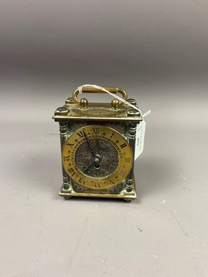 Lot 459 - AN EARLY 20TH CENTURY BRASS CARRIAGE CLOCK