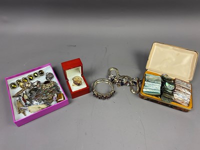 Lot 472 - A LOT OF COSTUME JEWELLERY