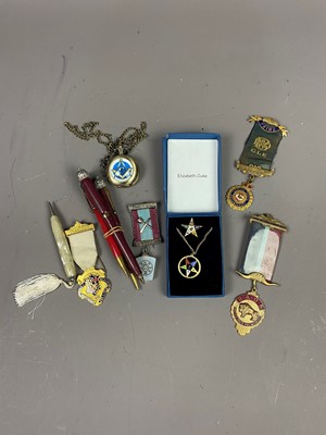 Lot 474 - A LOT OF MASONIC ITEMS