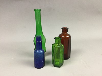 Lot 423 - A LOT OF EARLY 20TH CENTURY CHEMISTS' AND OTHER BOTTLES