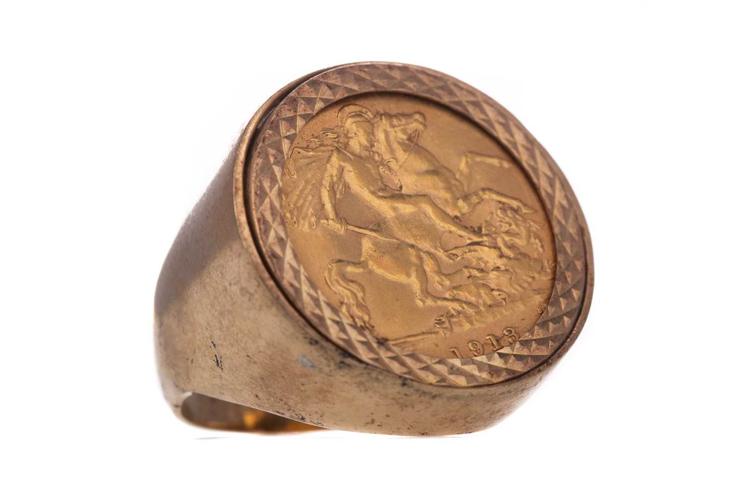 Lot 23 - A GEORGE V GOLD HALF SOVEREIGN RING DATED 1913