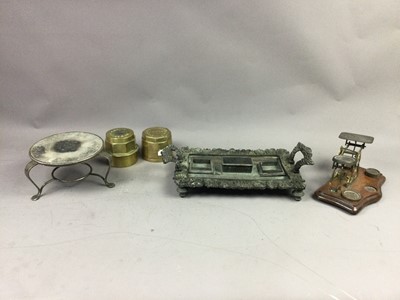 Lot 502 - A LOT OF VINTAGE METALWARE INCLUDING POSTAL SCALES AND HANDLES