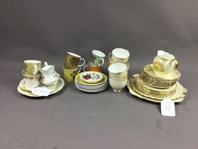 Lot 524 - A ROSYLN PART TEA SERVICE AND OTHER TEA AND COFFEE WARE