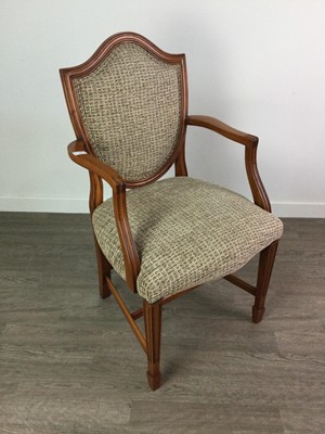 Lot 518 - A SET OF FIVE HEPPLEWHITE STYLE DINING CHAIRS