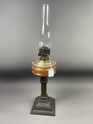 Lot 561 - A VICTORIAN OIL LAMP