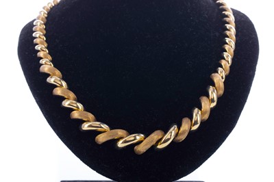 Lot 356 - A GOLD NECKLACE