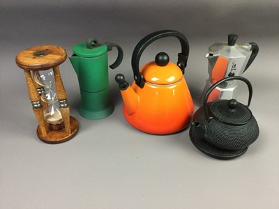 Lot 606 - A COLLECTION OF VINTAGE KETTLES AND OTHER KITCHENALIA