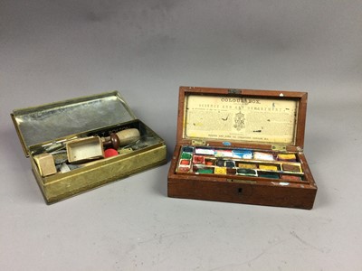 Lot 592 - A VINTAGE COLOUR BOX AND OTHER OBJECTS