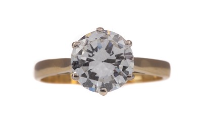 Lot 372 - A DIAMOND SOLITAIRE RING