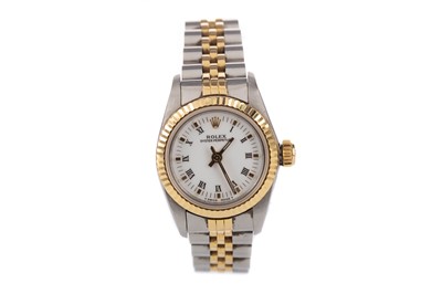Lot 738 - A LADY'S ROLEX OYSTER PERPETUAL BICOLOUR STAINLESS STEEL AUTOMATIC WRIST WATCH