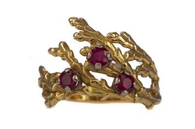 Lot 400 - A CONTEMPORARY RUBY RING