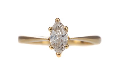 Lot 416 - A DIAMOND SOLITAIRE RING