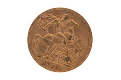Lot 29 - AN EDWARD VII GOLD SOVEREIGN DATED  1910