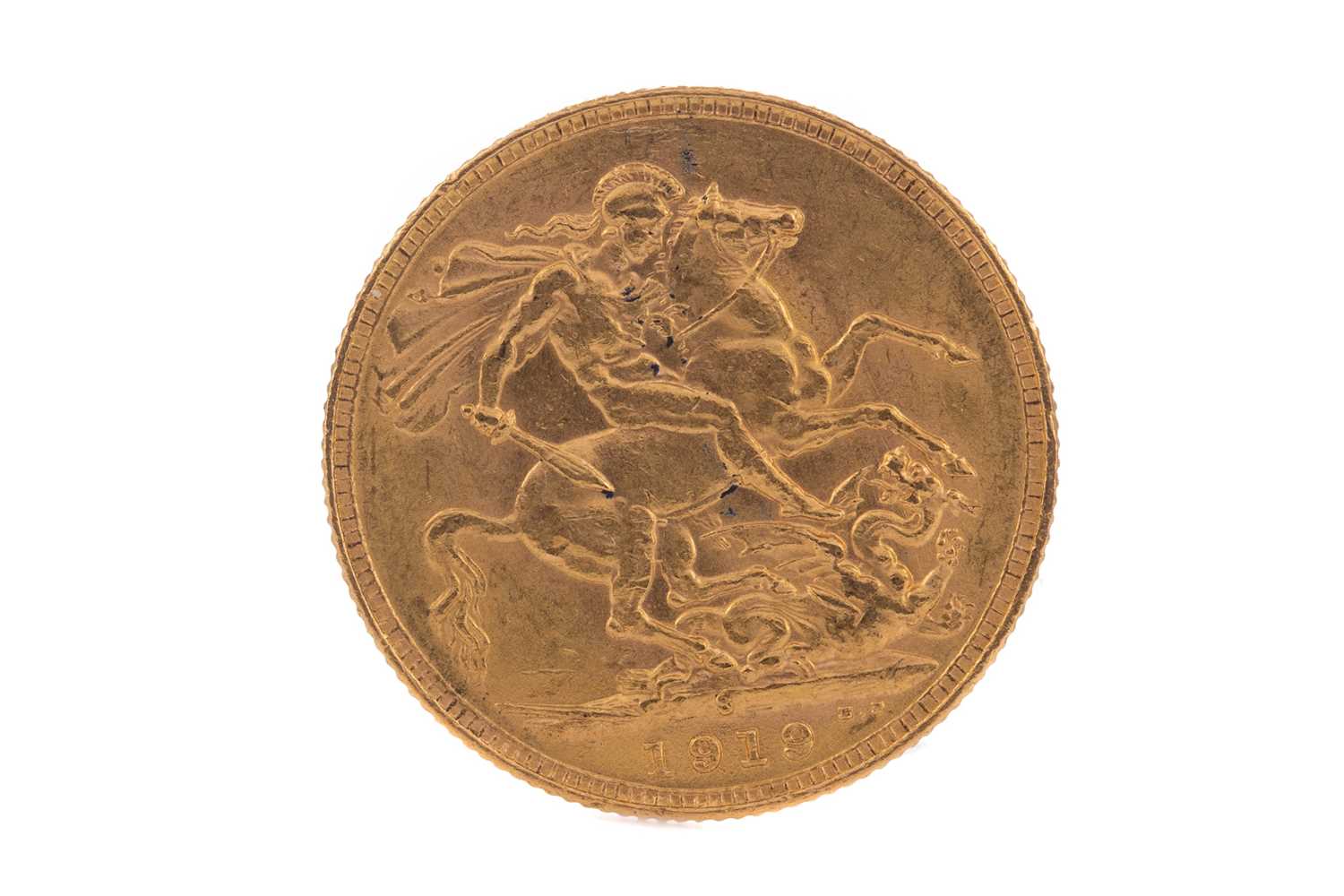 Lot 35 - A GEORGE V GOLD SOVEREIGN DATED 1919
