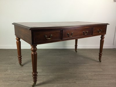 Lot 672 - A REPRODUCTION MAHOGANY DESK