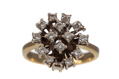 Lot 420 - A DIAMOND CLUSTER RING