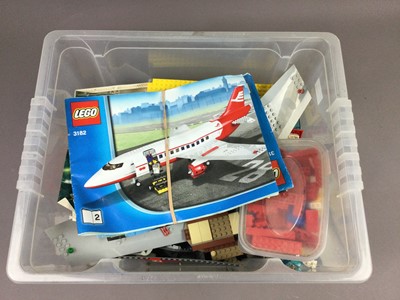 Lot 735 - A LOT OF VARIOUS LOOSE LEGO PIECES