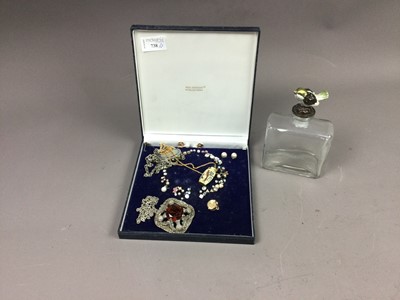 Lot 738 - A SMALL LOT OF COSTUME JEWELLERY AND A PERFUME BOTTLE