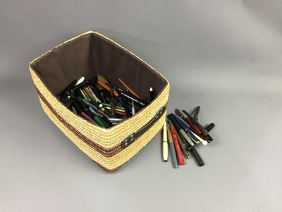 Lot 700 - A COLLECTION OF FOUNTAIN AND BALL POINT PENS