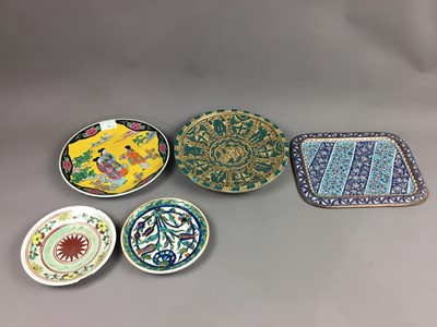 Lot 704 - AN EASTERN ENAMELLED COPPER RECTANGULAR TRAY AND FOUR PLATES